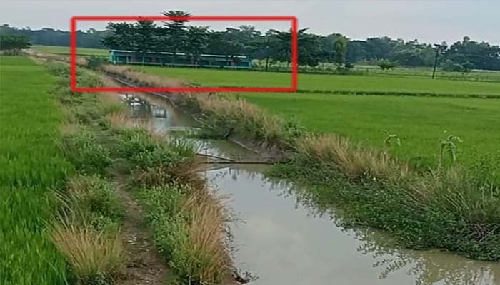 ফসলি জমিতে রাস্তা নির্মাণে বাধা, উল্টো মালিকের বিরুদ্ধে মামলা দিয়ে হয়রানির অভিযোগ