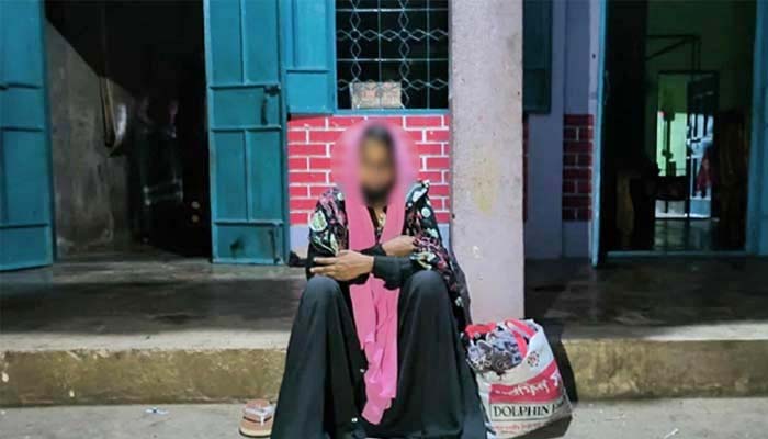 প্রেমের পরিণতি অনশন: স্বামীর ঘরে উঠতে বিশ্বনাথের অন্তঃসত্ত্বা তরুণীর আহাজারি