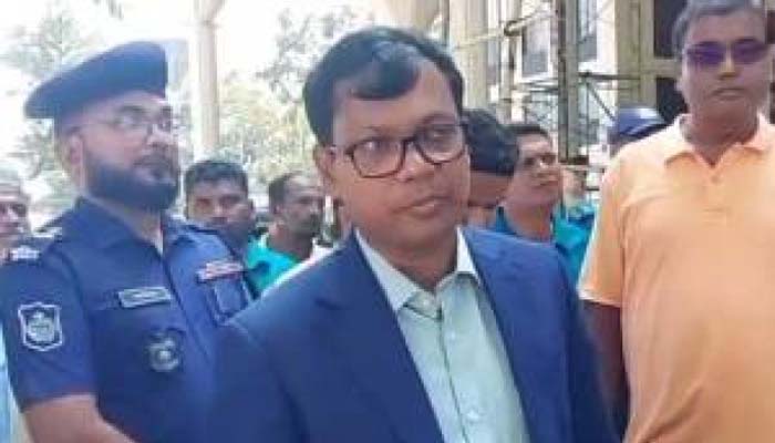 এবার রেলওয়ে স্টেশনে ডিসির ঝটিকা অভিযান
