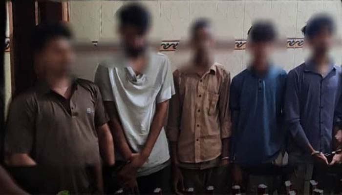 সিলেটে পুলিশের অভিযানে ভারতীয় মদসহ আটক ৫