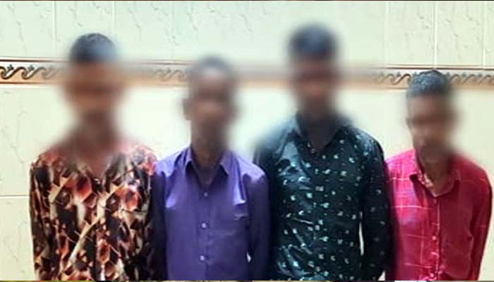 শিবেরবাজারে ভারতীয় পেঁয়াজসহ আটক ৪, দুই অটোরিকশা জব্দ
