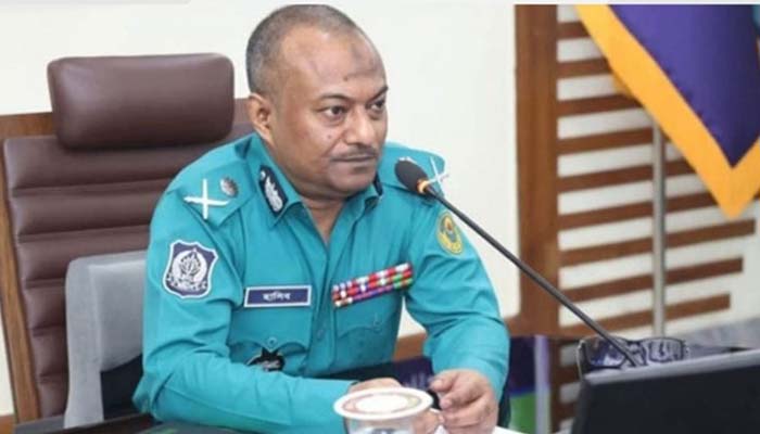 সন্ত্রাসীদের দেখামাত্র সাবমেশিনগান দিয়ে ব্রাশফায়ারের নির্দেশ পুলিশ কমিশনার হাসিব আজিজের