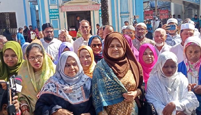 মাজার জিয়ারতের মাধ্যমে লুনার আনুষ্ঠানিক প্রচারণা শুরু