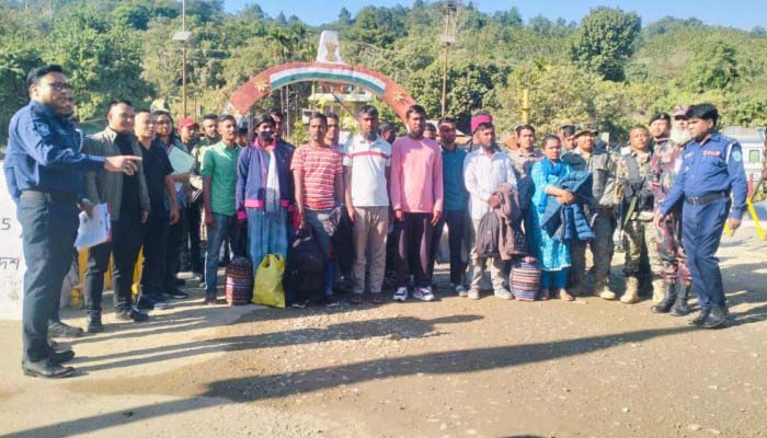 তামাবিল হয়ে দেশে ফিরলেন ১৭ বাংলাদেশি