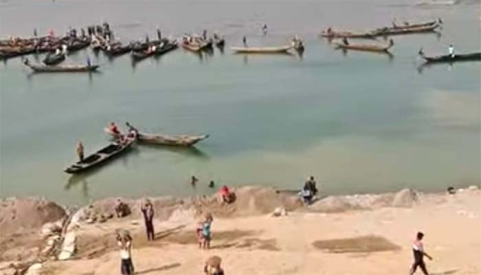 কনস্টেবল বলেন আটক, এসআই বলেন জিজ্ঞাসাবাদ: জাফলং পুলিশের বক্তব্যে গরমিল কেন?