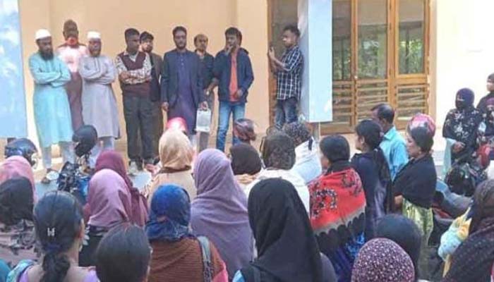 বড়লেখায় সহকারী শিক্ষকদের শাটডাউন বিদ্যালয়ে তালাবদ্ধ কক্ষ, বিক্ষুব্ধ অভিভাবক-শিক্ষার্থী