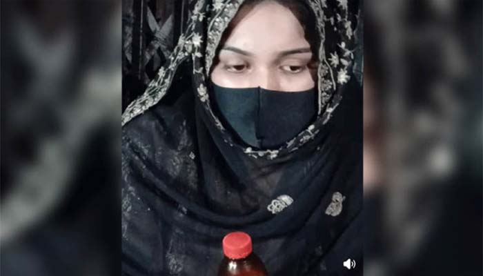 হবিগঞ্জে বিয়ের দাবিতে ‘প্রেমিকের’ বাড়িতে অনশনে তরুণী
