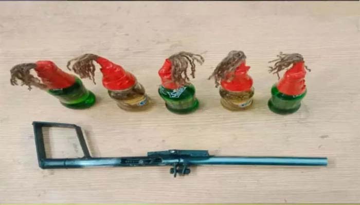 যাত্রী ছাউনিতে মিলল পাইপগান-পেট্রোল বোমা!
