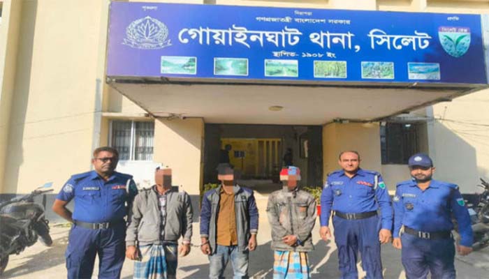 গোয়াইনঘাটে পুলিশের এক্যাশন বালু জব্দ, সাজাপ্রাপ্ত আসামিসহ গ্রেফতার ৩