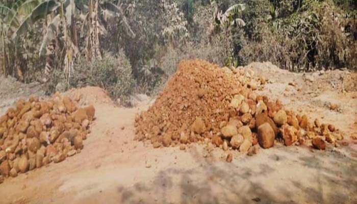 লালপাথরের লোভে পাহাড় নিঃশেষ: জৈন্তাপুরে সংঘবদ্ধ চক্রের তাণ্ডব