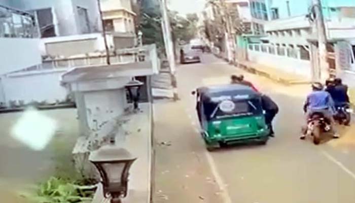 হাউজিং এস্টেটে দিনদুপুরে ছিনতাই!