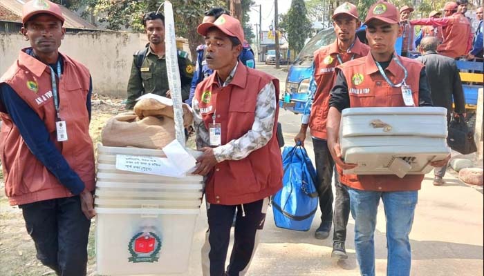 কানাইঘাটের ৮১টি ভোটকেন্দ্রে পৌঁছেছে নির্বাচনী সরঞ্জাম