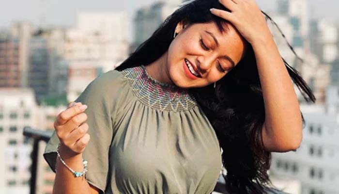 ছোটবেলায় ভ্যালেন্টাইন কার্ড দিতাম: দীঘি