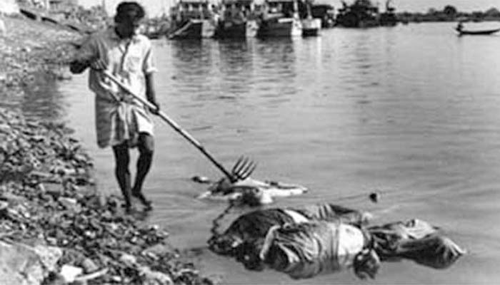 পাক বাহিনীর গণহত্যার বিভীষিকাময় ২৫ মার্চ আজ