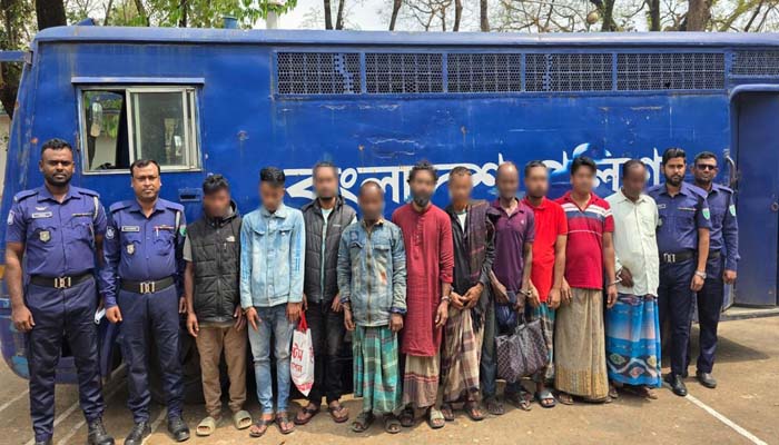 বিয়ানীবাজারে পুলিশের বিশেষ অভিযানে ১২ আসামি গ্রেফতার