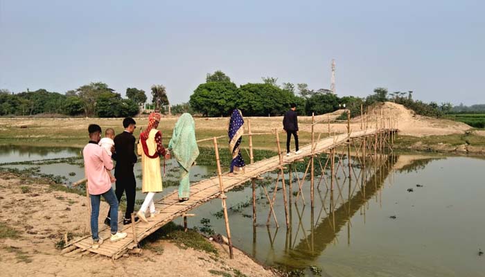 বরযাত্রীদের ক্ষোভে সামনে এলো দুর্ভোগ: বালাগঞ্জে টলাখালি নদীতে নেই সেতু