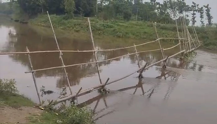 ভৌগোলিক বিচ্ছিন্নতায় তিন উপজেলায় বিভক্ত কালাইম গ্রাম