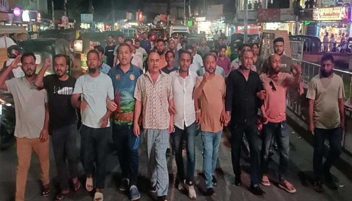 সিলেটে অপরাধীদের সাথে পুলিশের ‘সখ্যতা’, আইনশৃঙ্খলা অবনতির প্রতিবাদে বিক্ষোভ