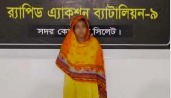 ভারতীয় চোরাচালান পণ্যসহ নারী আটক