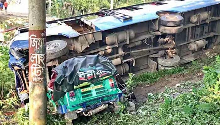 সুনামগঞ্জে ভয়াবহ সড়ক দুর্ঘটনা, একই দিনে নিহত ৫