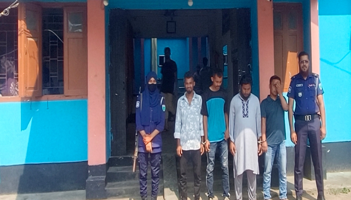 জৈন্তাপুরে মানবপাচার চক্রের মূলহোতা হানিফসহ আটক ১৩