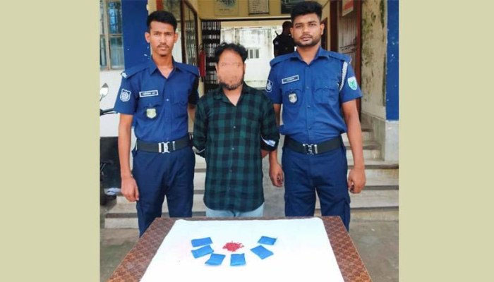 জকিগঞ্জে ১২০০ পিস ইয়াবাসহ মাদক ব্যবসায়ী গ্রেফতার
