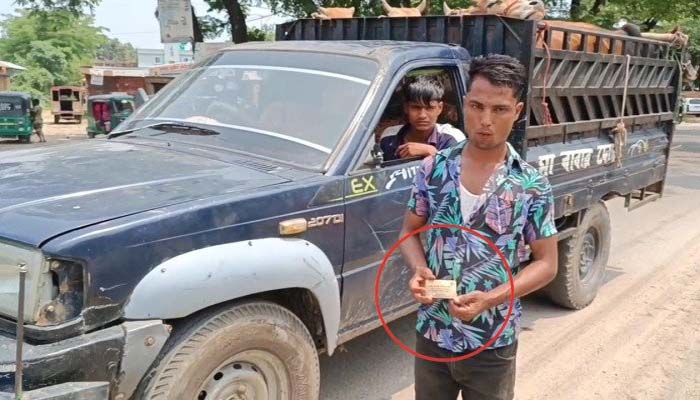 পুলিশের ভিজিটিং কার্ডে আসছে ভারতীয় গরুর চালান