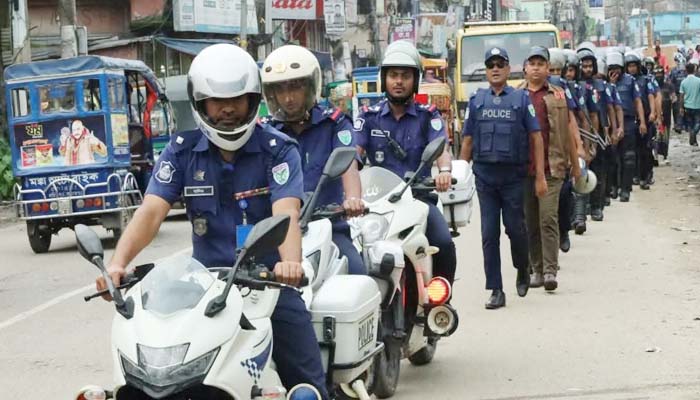 জরুরি পরিস্থিতি মোকাবিলায় প্রস্তুতি যাচাই, সুনামগঞ্জে পুলিশের মহড়া