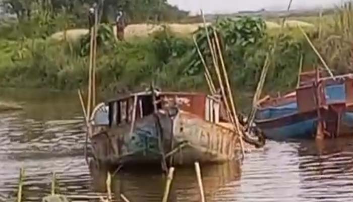 ছাতকে অবৈধ বালু উত্তোলন: নৌ পুলিশ ও থানার ‘ঠেলাঠেলি’তেই পার পাচ্ছে অপরাধীরা!