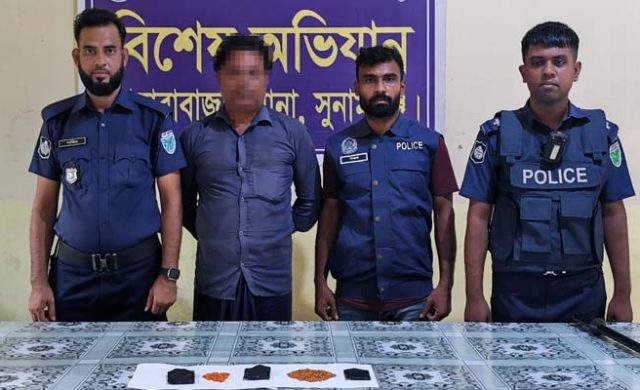 দোয়ারাবাজারে ৩৩০ পিস ইয়াবাসহ চিহ্নিত মাদক কারবারি গ্রেপ্তার