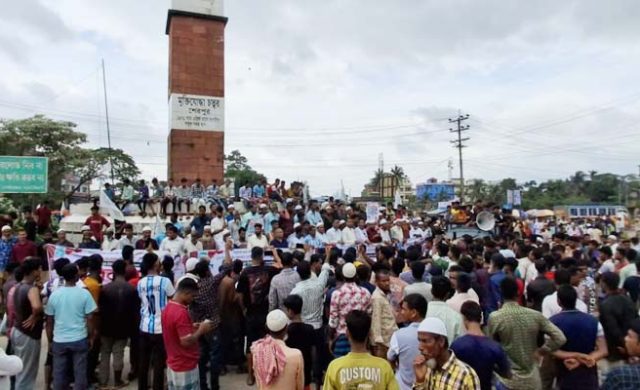মৌলভীবাজারে দোকান কর্মচারী হত্যার প্রতিবাদে মানববন্ধন