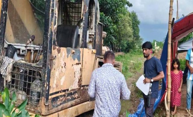 ছাতকে অবৈধ মাটি ও বালু উত্তোলনের বিরুদ্ধে অভিযান, এক্সেভেটর ও হুইল লোডার জব্দ
