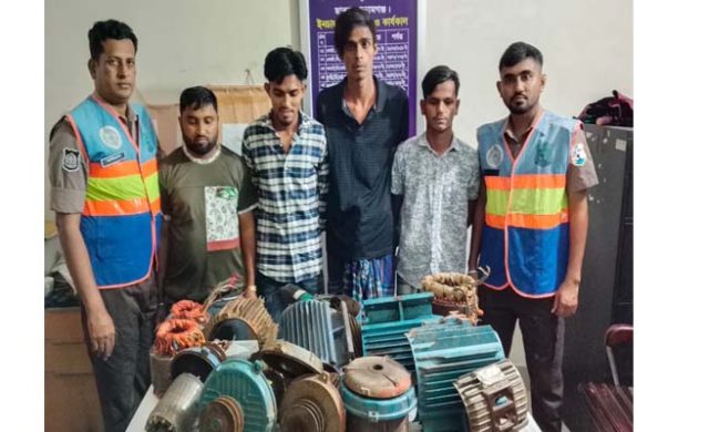 ছাতকে চোরাই মোটর বিক্রির সময় অভিযান, নৌকাসহ আটক ৪ জন
