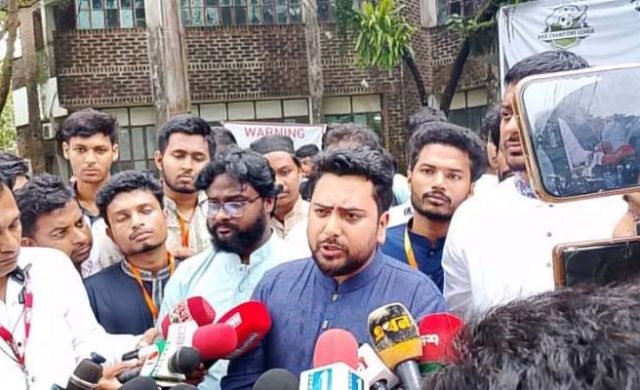 সরকারের কত সন্ত্রাসী আছে আমরা দেখবো: নাহিদ ইসলাম
