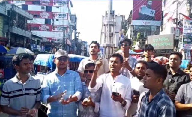 এইচএসসি পরীক্ষা স্থগিত ও শিক্ষামন্ত্রীর পদত্যাগের দাবিতে সুনামগঞ্জে শিক্ষার্থীদের বিক্ষোভ