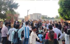 শিক্ষামন্ত্রীর পদত্যাগ দাবিতে সংসদের সামনে শিক্ষার্থীরা
