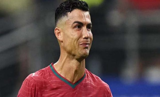 কাঁদতে কাঁদতে মাঠ ছাড়লেন রোনালদো