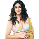 ক্রিকেটারের প্রেমে মৃণাল!