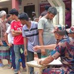 কমলগঞ্জে বন্যাকবলিত সীমান্তবাসীর পাশে ৪৬ বিজিবি