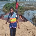 সোনাই নদীতে অবৈধ বালু উত্তোলন: নৌকা জব্দ, জড়িতদের খুঁজছে পুলিশ