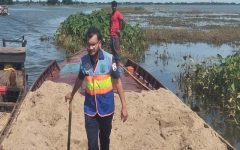 সোনাই নদীতে অবৈধ বালু উত্তোলন: নৌকা জব্দ, জড়িতদের খুঁজছে পুলিশ
