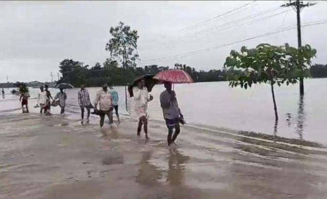 ভারী বৃষ্টি ও পাহাড়ি ঢলে সুনামগঞ্জে বন্যার আশঙ্কা