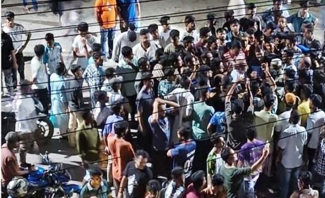 টিলাগড়ে এমসি কলেজ শিক্ষার্থীদের সড়ক অবরোধ