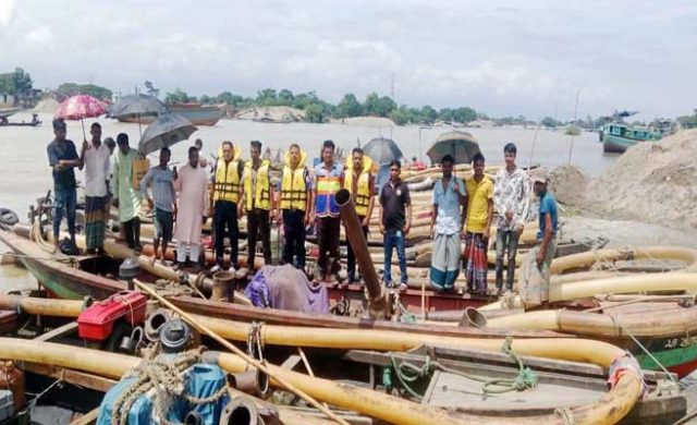 একুশে সিলেটে সংবাদ প্রকাশের পর অভিযান: ২১ ড্রেজার জব্দ, আটক ৯; অধরা মূল হোতারা