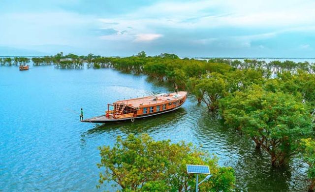 টাঙ্গুয়ার হাওরের যেসব এলাকায় হাউসবোট চলাচল নিষেধাজ্ঞা জেলা প্রশাসনের