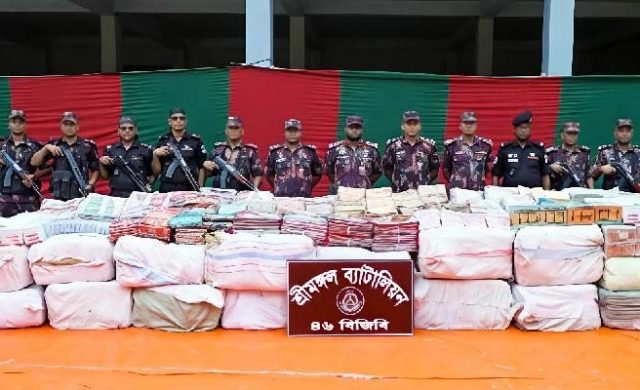 রেলস্টেশন থেকে ৩ কোটি টাকার ভারতীয় শাড়ি ও কসমেটিকস জব্দ