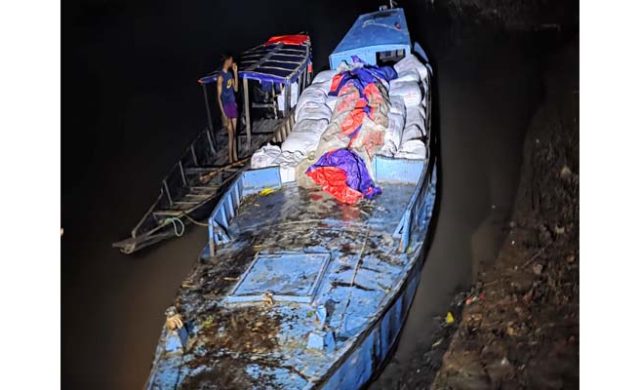 গোলাপগঞ্জে ৬ লাখ ২৫ হাজার টাকার ভারতীয় চা পাতা জব্দ