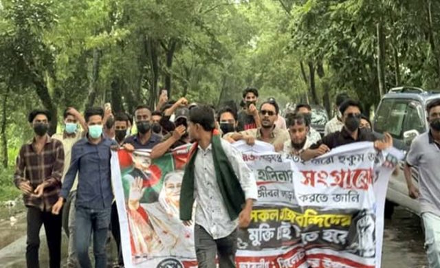 সিলেটে ছাত্রলীগের ঝটিকা মিছিল, জায়গা মেলাতে পারছে না পুলিশ