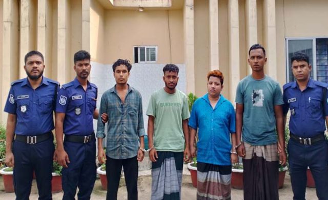 কানাইঘাটে নিষিদ্ধ ছাত্রলীগের ঝটিকা মিছিল, সন্ত্রাসবিরোধী আইনে গ্রেপ্তার ৪