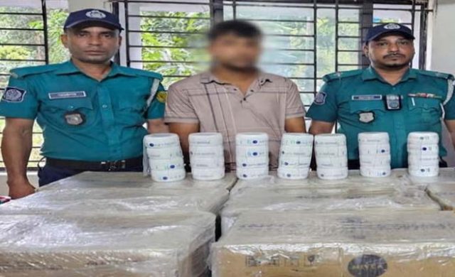 সোবহানীঘাটে ৯০০ পিস ভারতীয় নিভিয়া ক্রিমসহ যুবক আটক